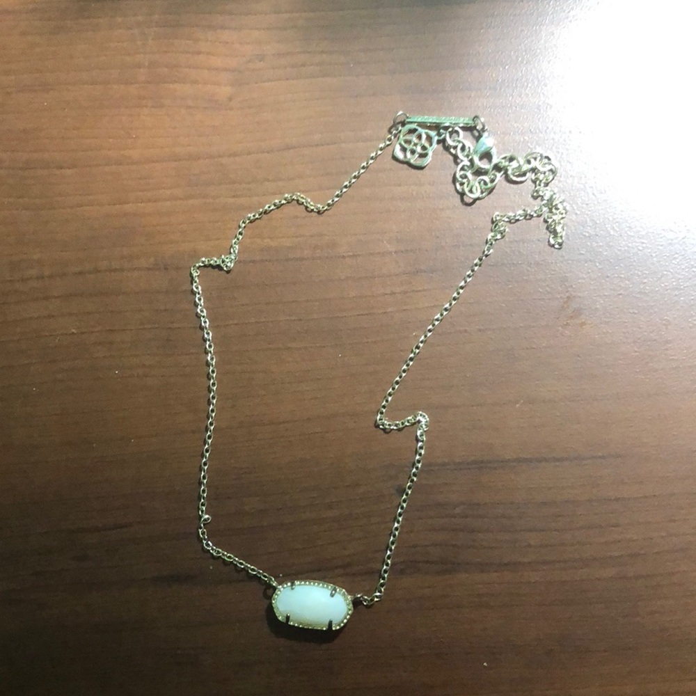 Kendra Scott necklace